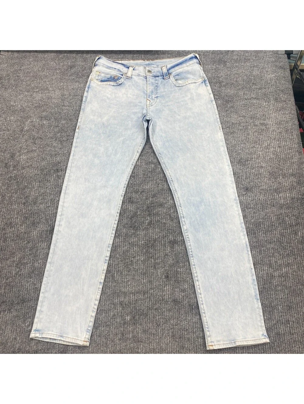 True Religion Jeans Men 33x33 Geno Relaxed Slim Fit Light Wash Bleach Blue Denim
